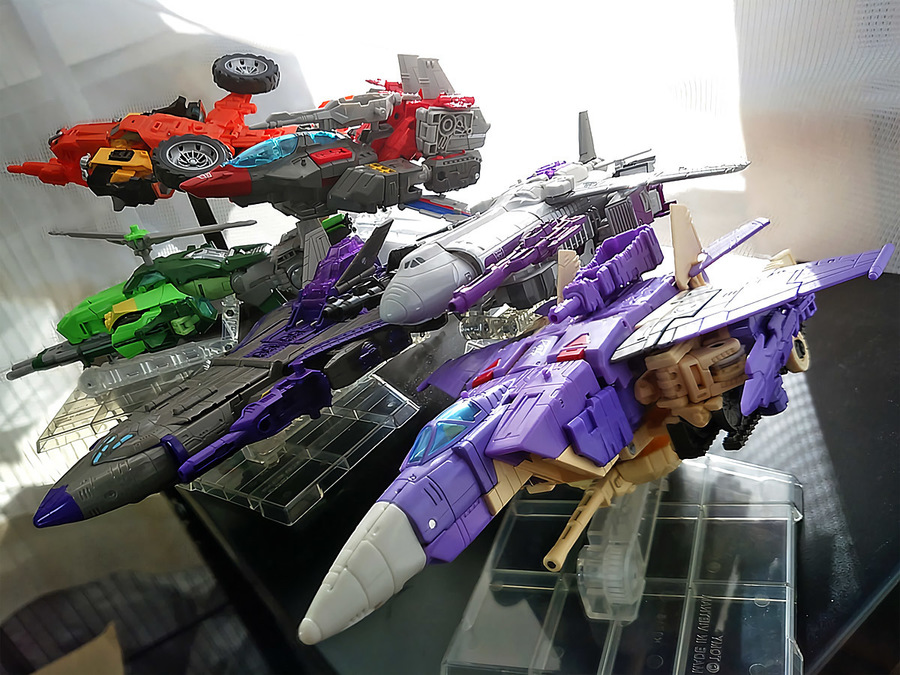 2018-02-23_tf-legends_triplechangers1-2.jpg