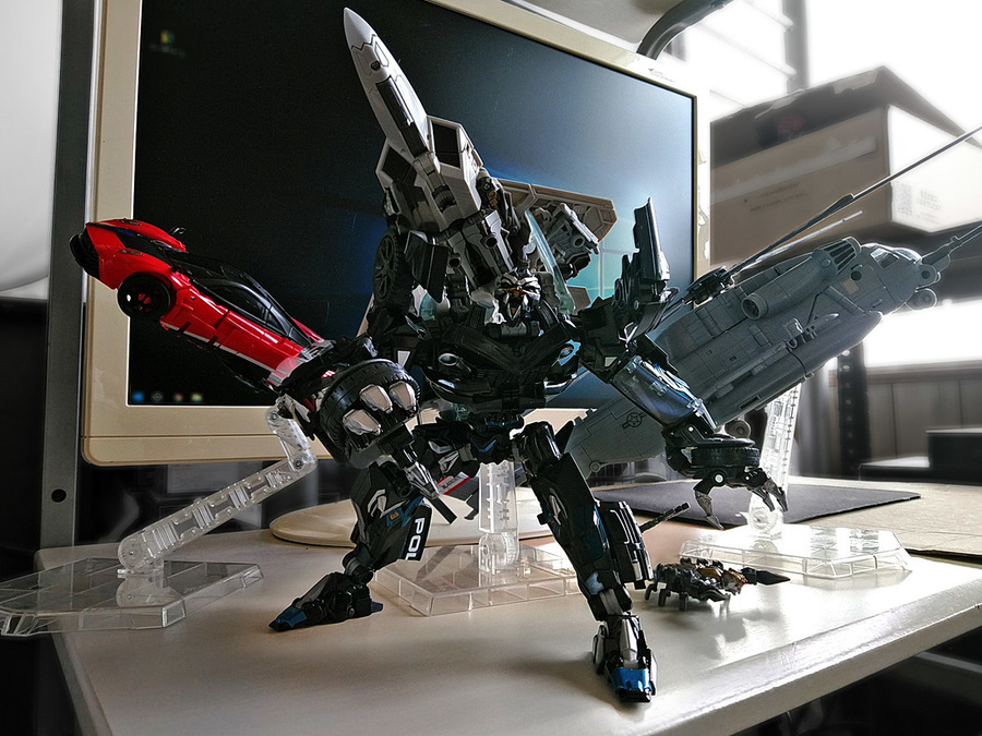2018-04-27_tf_studio-series2018_mpm05-barricade1.jpg