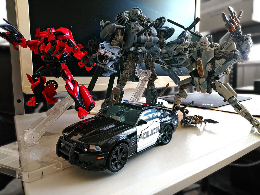2018-04-27_tf_studio-series2018_mpm05-barricade2.jpg