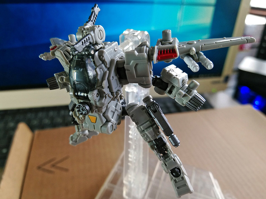 2018-11-28_diaclone-da28_maneuver-delta_suit1.jpg