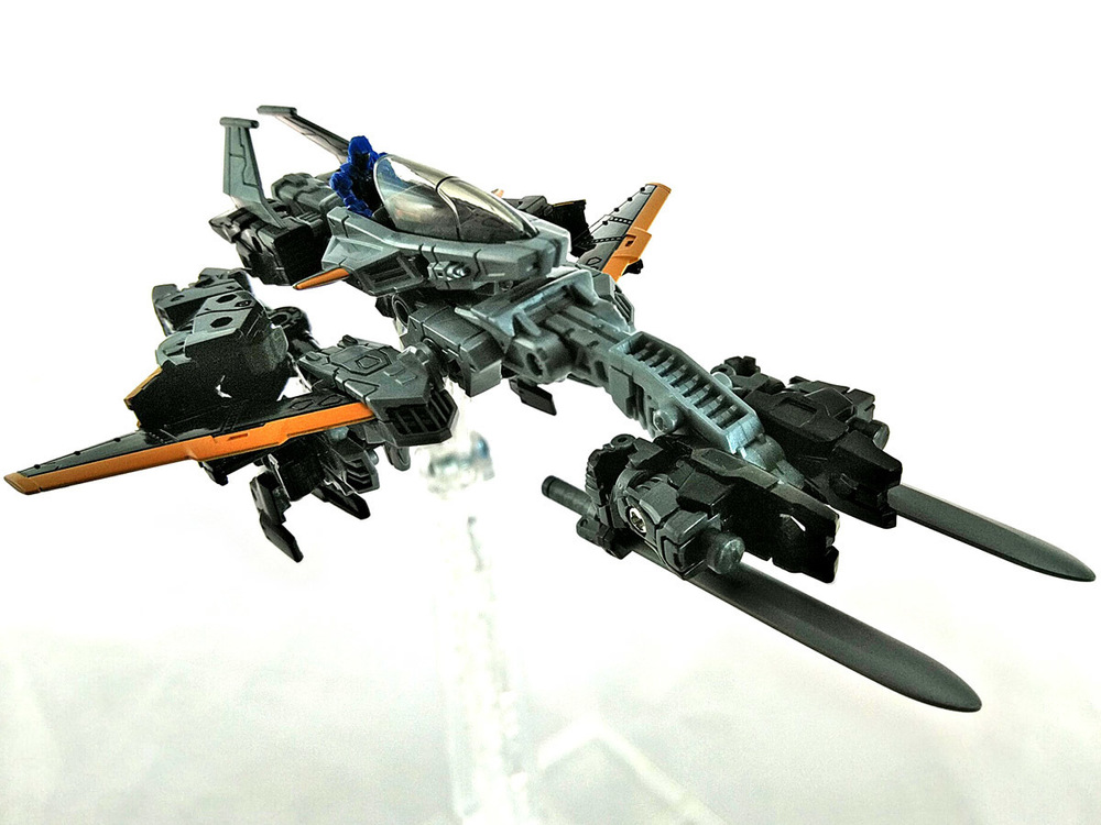 2019-04-11_diaclone_ps-maneuver-skyjacket_mode1-1.jpg