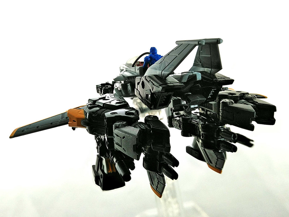 2019-04-11_diaclone_ps-maneuver-skyjacket_mode1-3.jpg