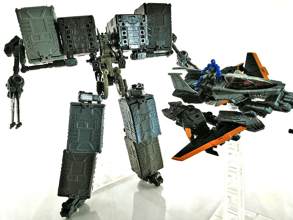 2019-04-11_diaclone_ps-maneuver-skyjacket_mode1-4.jpg