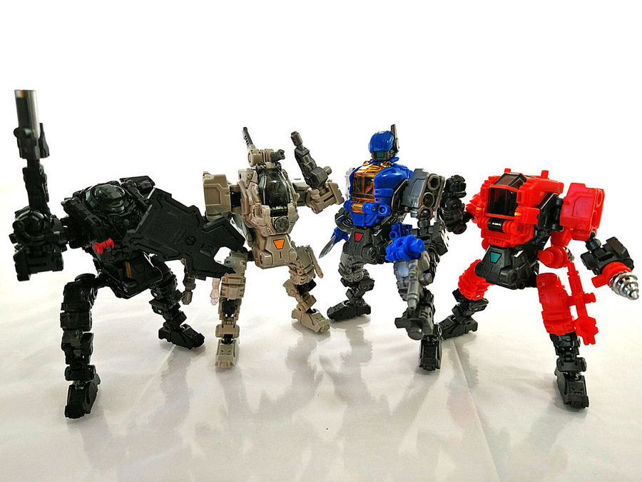2018-12-22_diaclone-maneuvers_group-shot2.jpg