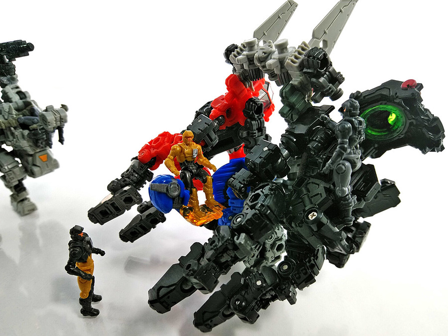 2018-12-28_diaclone-maneuver-6-unite_scene1.jpg