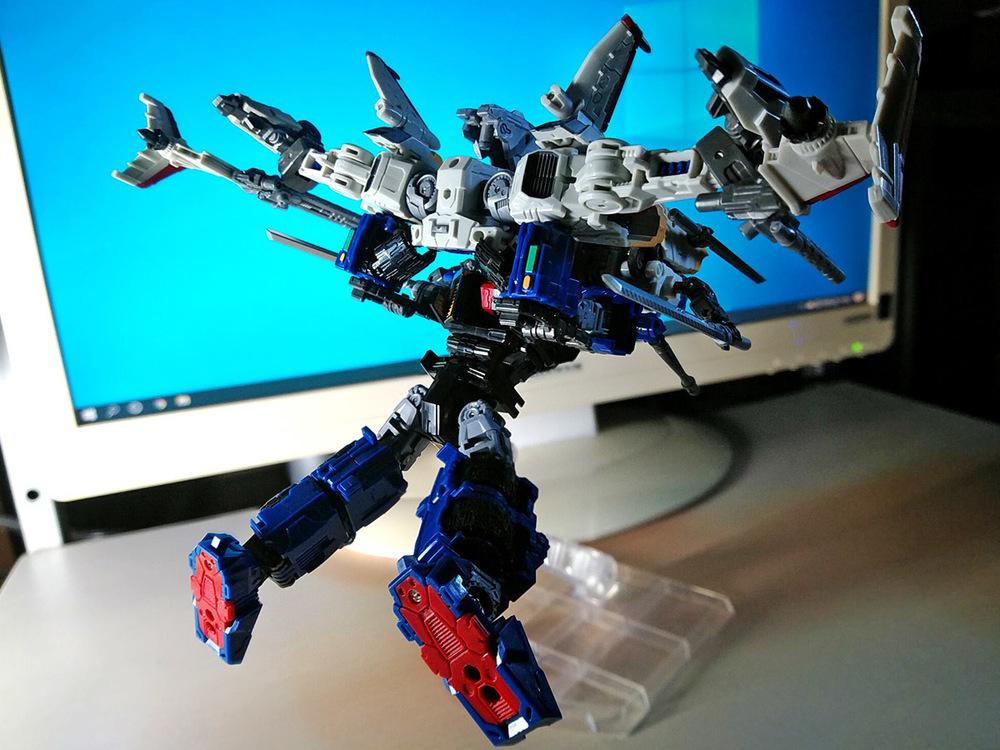 2019-12-20_diaclone-reboot_trivers-trijetter_mode-jet1_transformation1.jpg