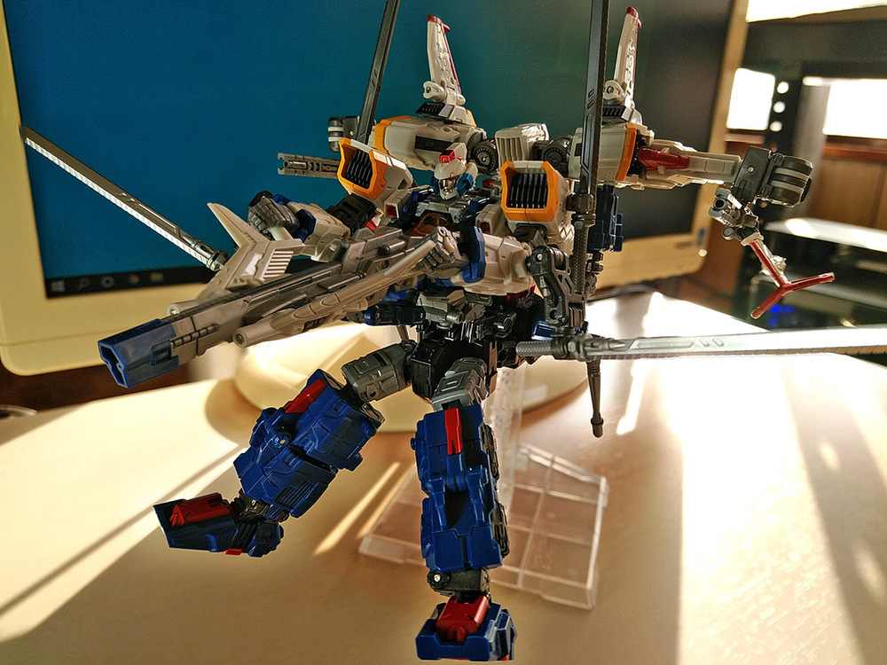 2019-12-20_diaclone-reboot_trivers-trijetter_mode-robo1_winged-firing2.jpg