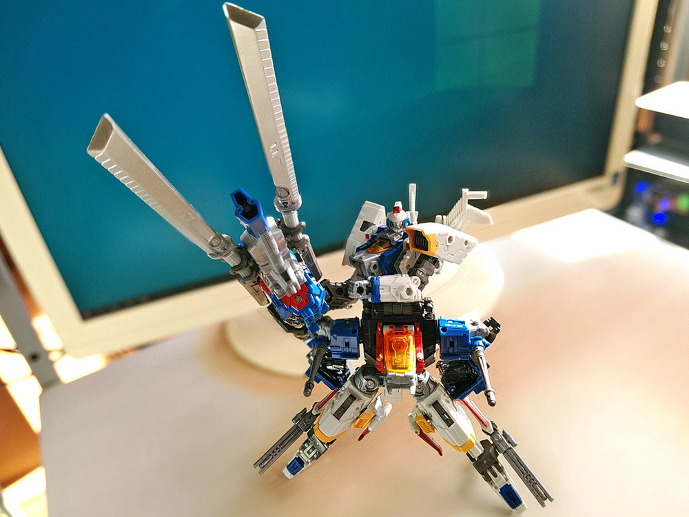 2019-12-20_diaclone-reboot_trivers-trijetter_mode-robo2_compound-weapon1.jpg