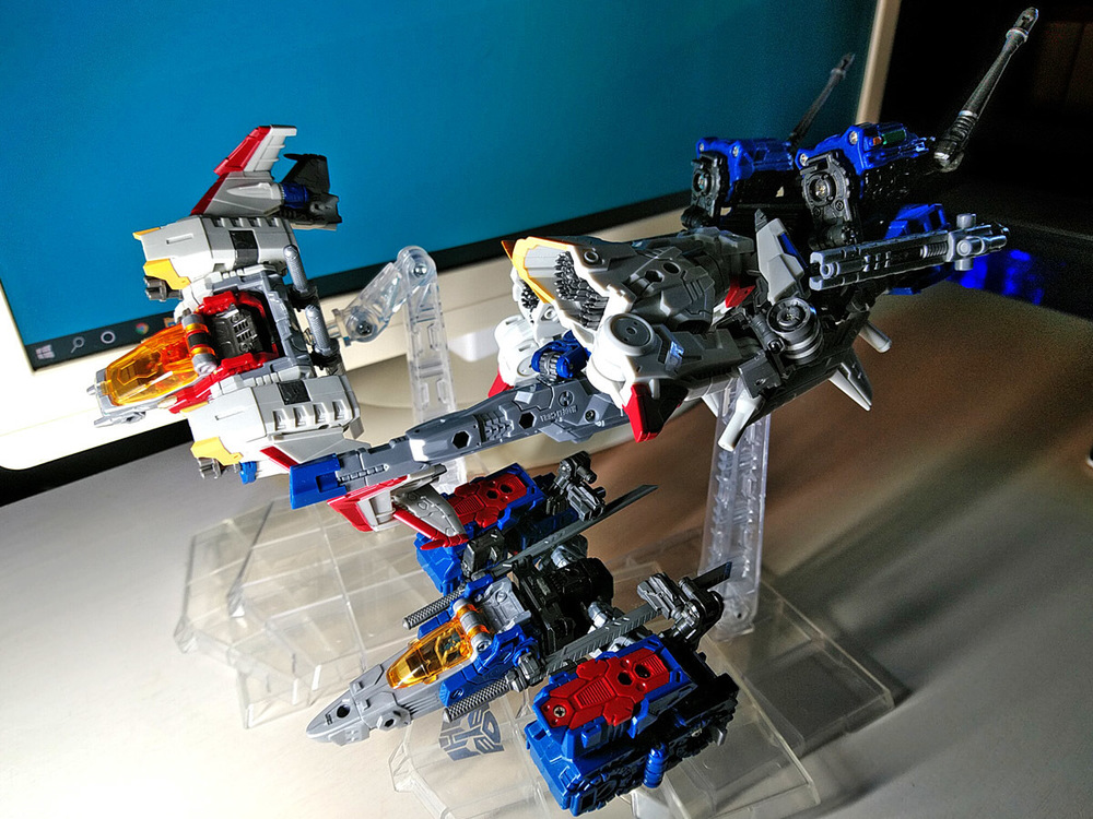 2019-12-29_diaclone-reboot_trivers-trijetter_group-shot2.jpg
