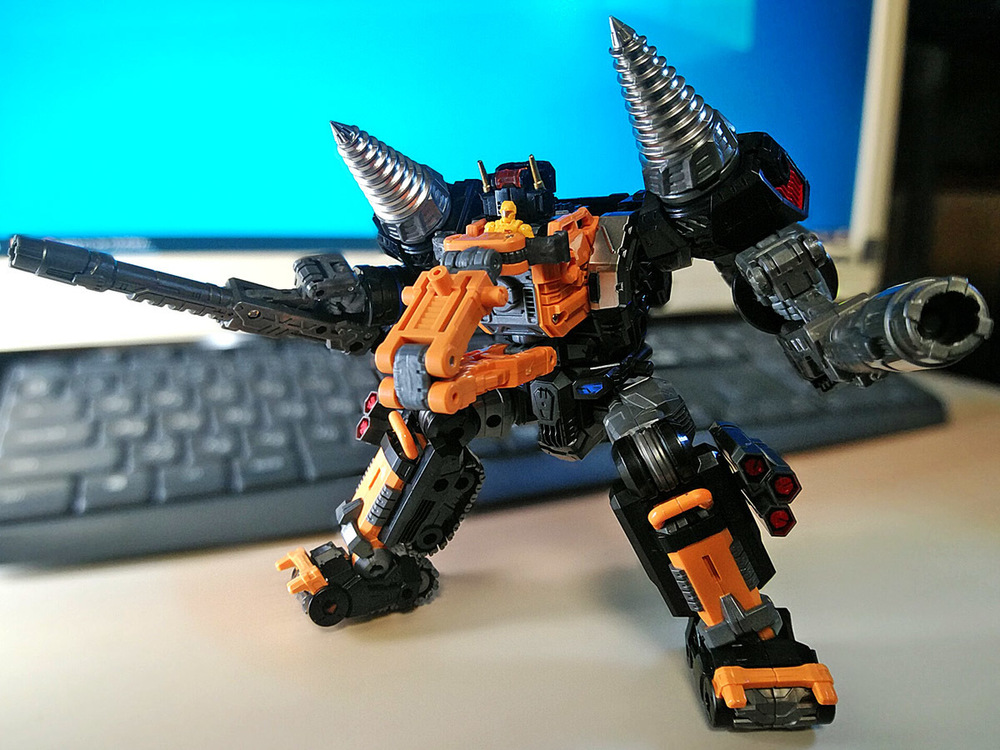 2020-02-06_diaclone-trivers_tridigger_double-arm1.jpg