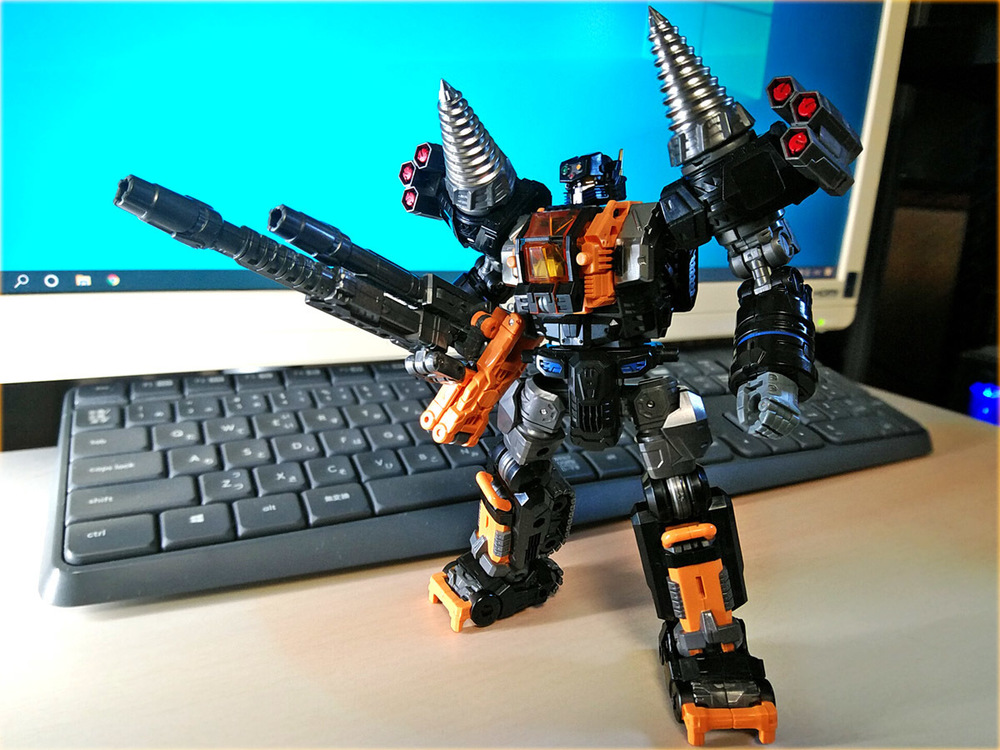 2020-02-06_diaclone-trivers_tridigger_gunner2.jpg