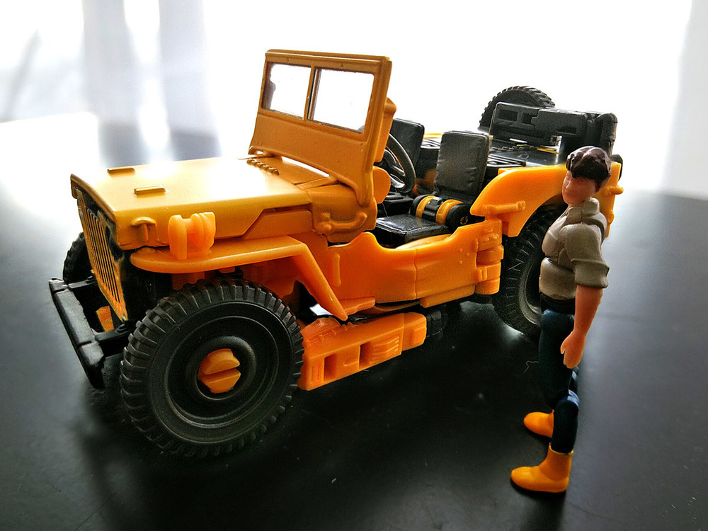 2020-05-03_transformers-studio-series_offroad-bumblebee_vehicle1.jpg