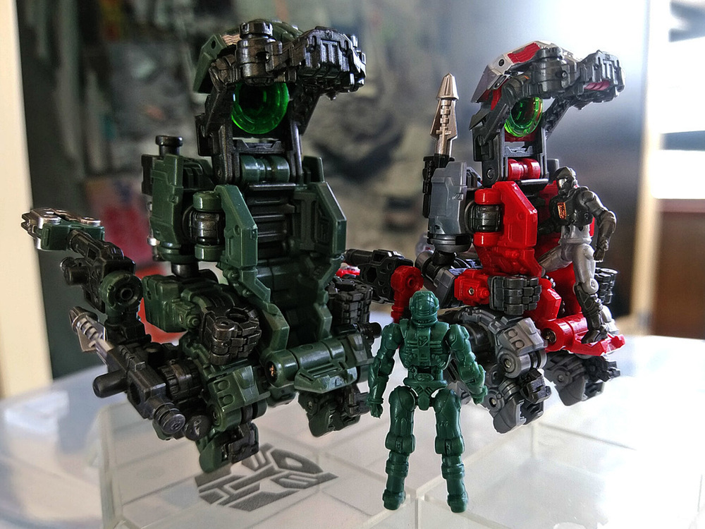 2020-05-27_diaclone_powerd-maneuver-epsilons_two-shot.jpg
